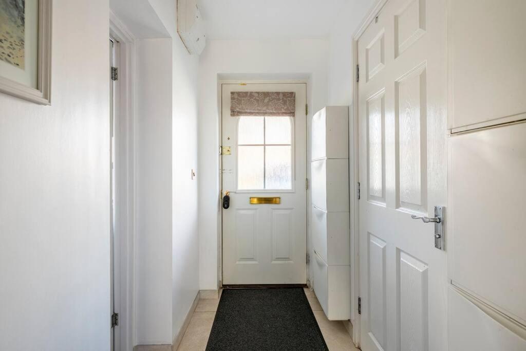 كارديف Bedroom With Kitchenette, Private Bathroom And Parking المظهر الخارجي الصورة