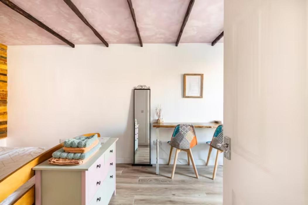 كارديف Bedroom With Kitchenette, Private Bathroom And Parking المظهر الخارجي الصورة
