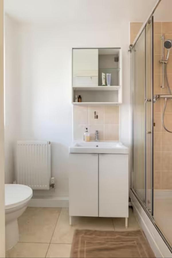 كارديف Bedroom With Kitchenette, Private Bathroom And Parking المظهر الخارجي الصورة