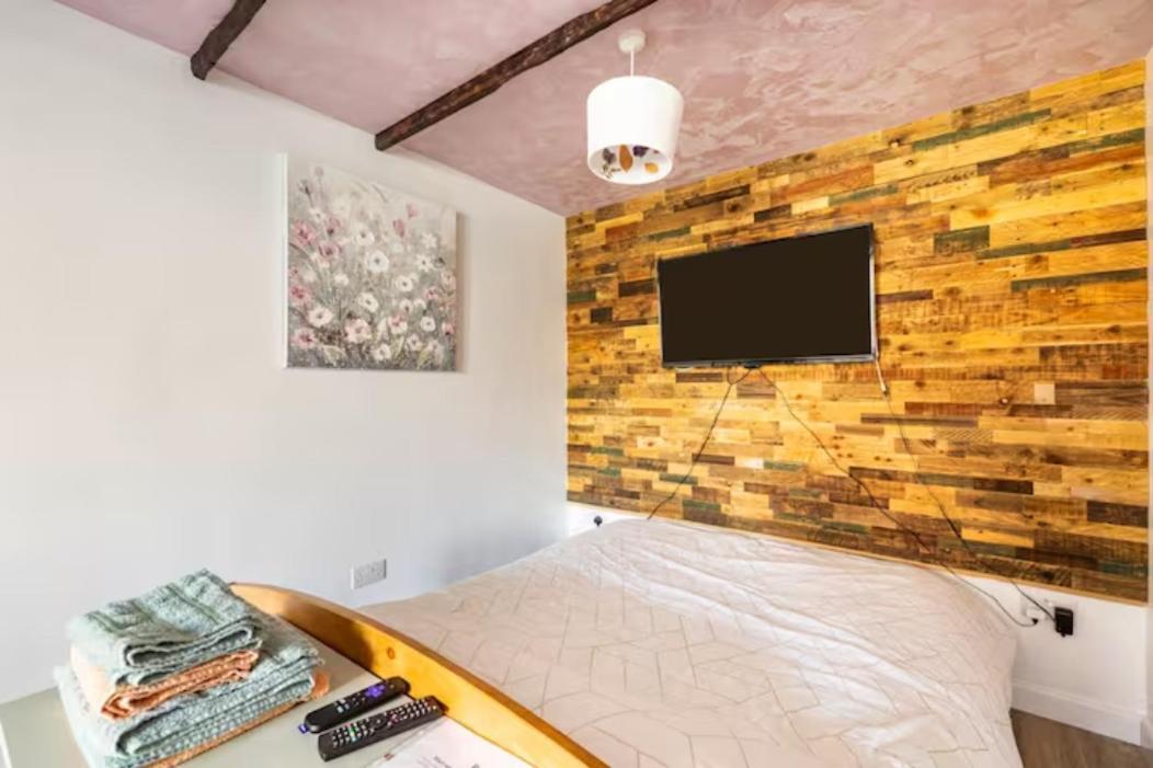 كارديف Bedroom With Kitchenette, Private Bathroom And Parking المظهر الخارجي الصورة