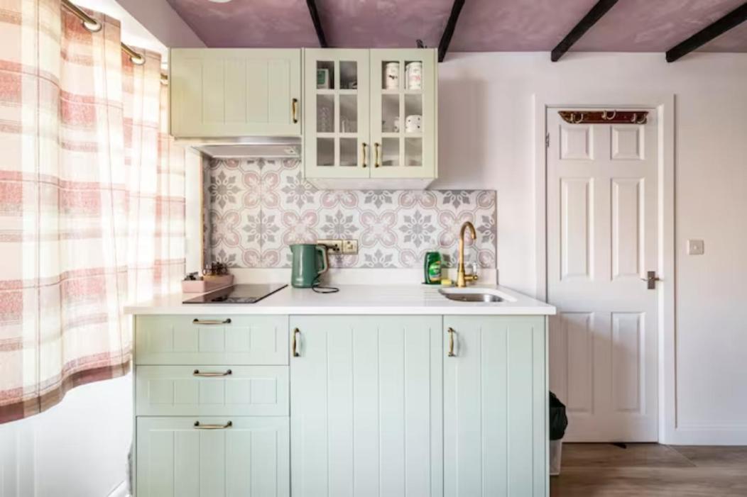 كارديف Bedroom With Kitchenette, Private Bathroom And Parking المظهر الخارجي الصورة